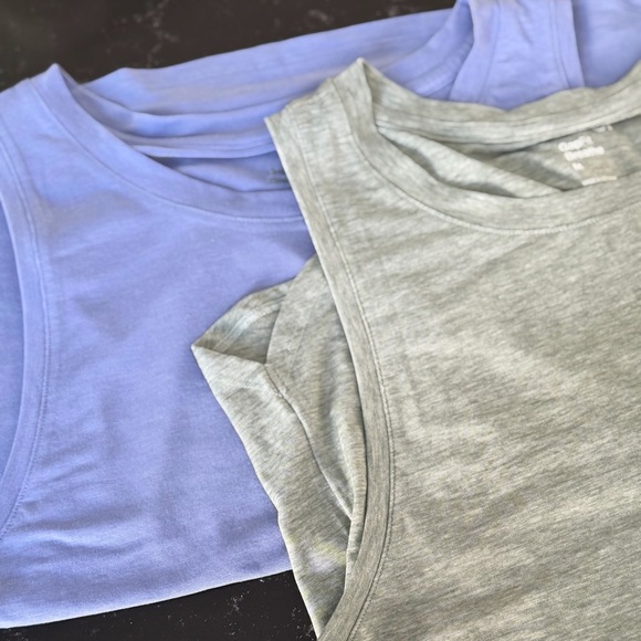 GAP Tops - GAP GapFit Breathe Muscle Tees (2) M